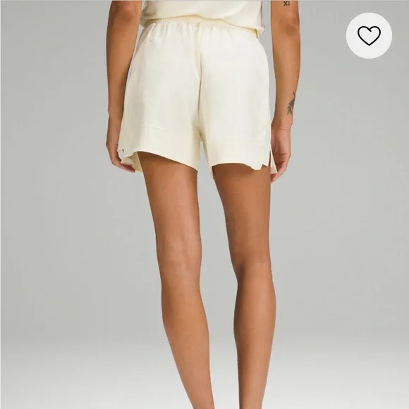 Lululemon Stretch Woven Relaxed-Fit High-Rise
Short 4" - Picture 3 of 6
